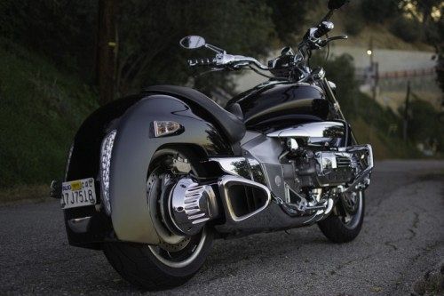 She's Big, She's Ugly, She's Fun !