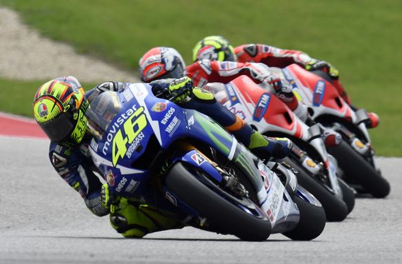 فالنتينو روسي للاستمرار بالمنافسة بعد نهاية عقده